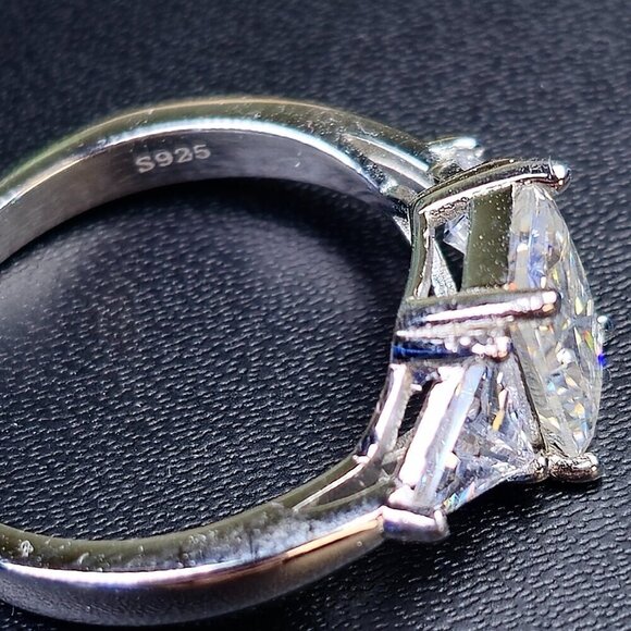 2 ct Moissanite 925 Silver Ring Size 7 - Picture 3 of 9
